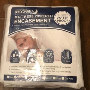NWT Mattress zippered encasement